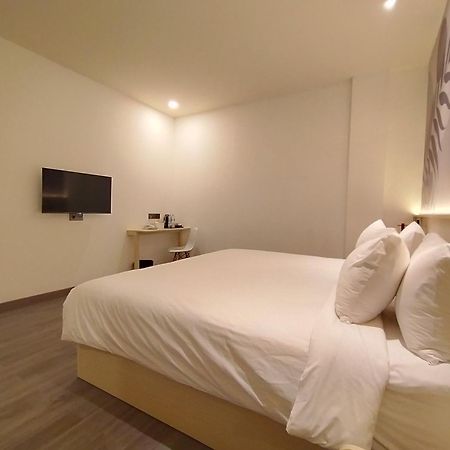 True Blue Hotel Menteng Jacarta Exterior foto